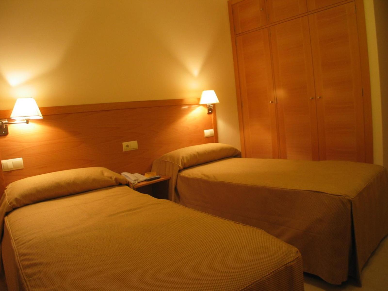 Hostal Ciudad De Caparra Carcaboso Zimmer foto