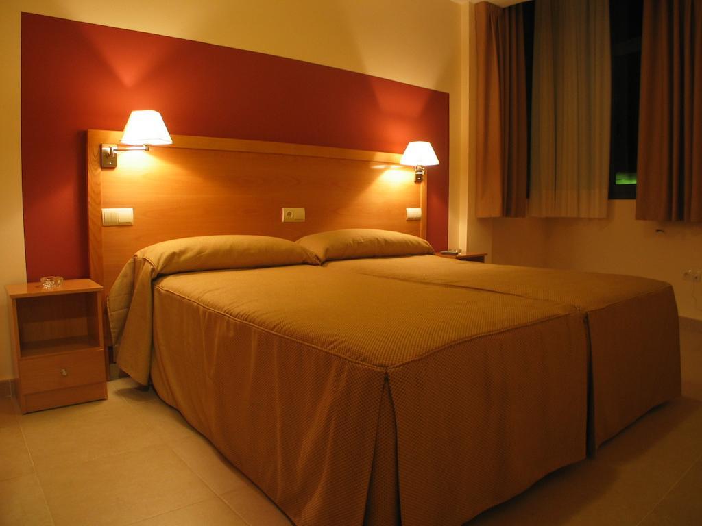 Hostal Ciudad De Caparra Carcaboso Zimmer foto
