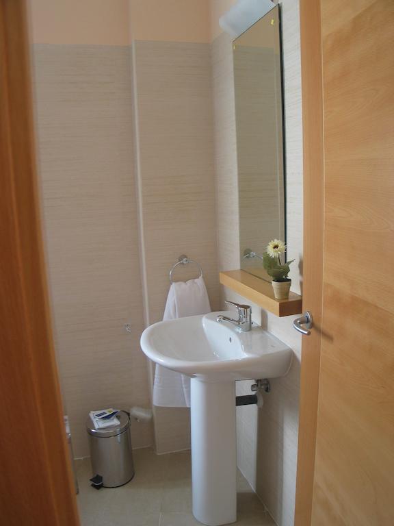 Hostal Ciudad De Caparra Carcaboso Zimmer foto
